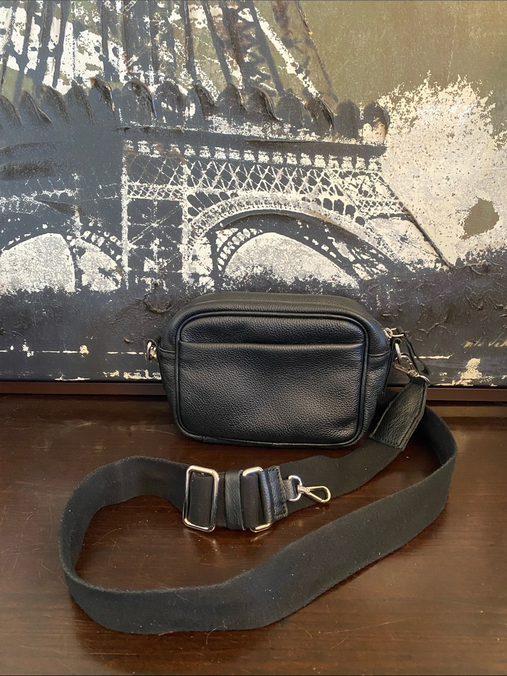 Authentic ROOTS Black Leather Crossbody Camera Bag